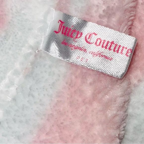 **SOLD** Juicy Couture Pet Plush Throw & Bone Shaped Sherpa Pillow Set for Dogs - Picture 13 of 16